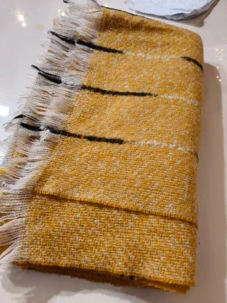 Set 2 sciarpe: gialla e nera, rossa e nera