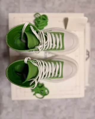 Alexander McQueen Sneakers Verdes y Blancas
