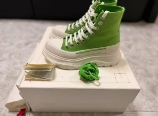 Alexander McQueen Sneakers Verdes y Blancas