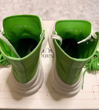 Alexander McQueen Sneakers Verdes y Blancas