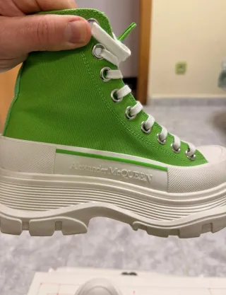 Alexander McQueen Sneakers Verdes y Blancas