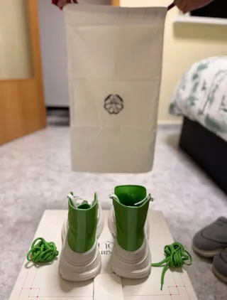 Alexander McQueen Sneakers Verdes y Blancas