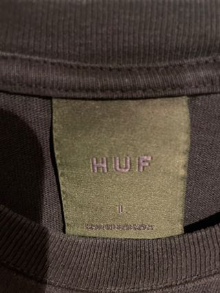 Camiseta HUF Triangle of Terror L/ Negra nueva.