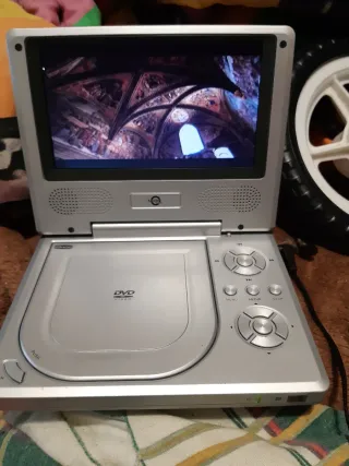 Reproductor DVD portátil plateado