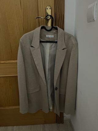 Americana beige Primark talla 44