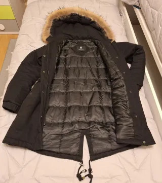 Parka mujer negra con capucha
