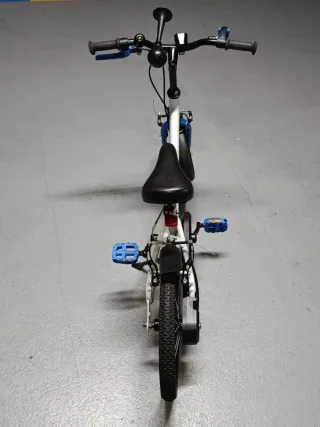 Bicicleta infantil Decathlon blanca