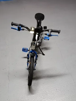 Bicicleta infantil Decathlon blanca