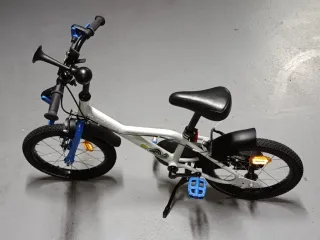 Bicicleta infantil Decathlon blanca