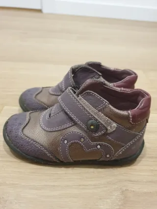 Botitas Pablosky niña negras talla 26. Burdeos 24