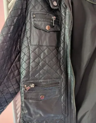 Chaqueta de piel negra de Cortefiel