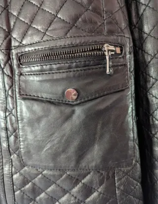 Chaqueta de piel negra de Cortefiel