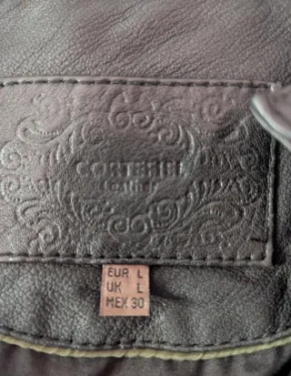 Chaqueta de piel negra de Cortefiel