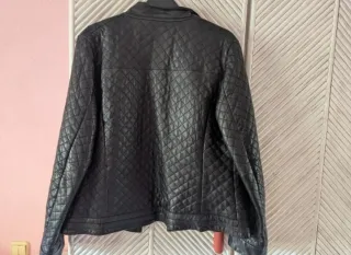 Chaqueta de piel negra de Cortefiel