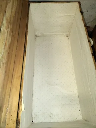 Baúl antiguo madera y metal