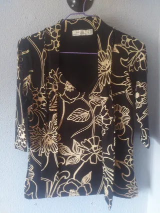 Blusa floral negra y beige talla M