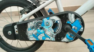 Bicicleta infantil Btwin blanca y azul