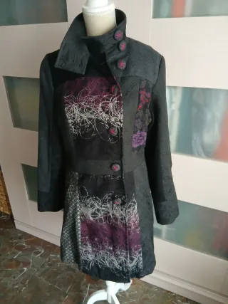 Abrigo fino lana negro y morado