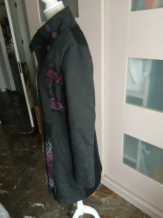 Abrigo fino lana negro y morado