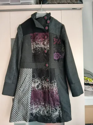 Abrigo fino lana negro y morado
