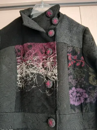 Abrigo fino lana negro y morado