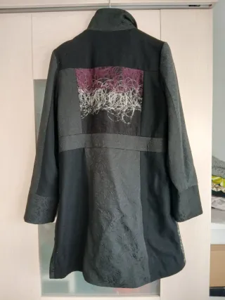 Abrigo fino lana negro y morado