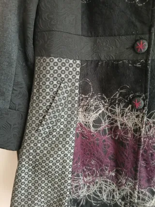 Abrigo fino lana negro y morado