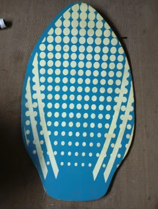 Mini tabla de surf azul con círculos