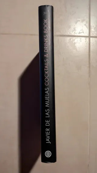 Cocktails & drinks book