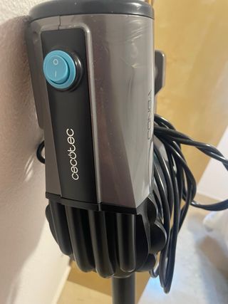 Aspiradora de mano gris