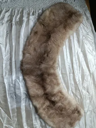 Collo di pelliccia beige e marrone