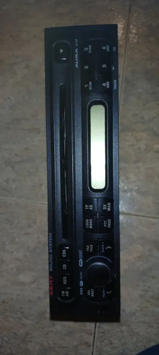 Radio Seat AURA cd con CODIGO DESBLOQUEO