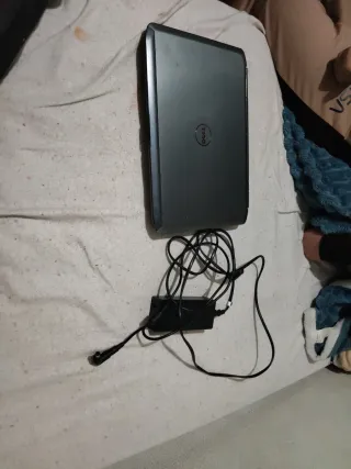 Portátil Dell Gris y Negro