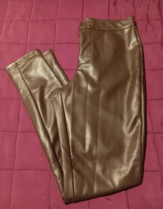 Pantalón polipiel marrón Talla 40
