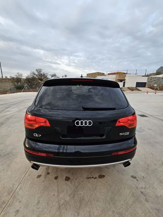 Audi Q7  V6 3.0 TDI