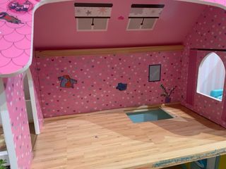 Casita de muñecas de madera