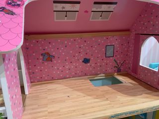 Casita de muñecas de madera