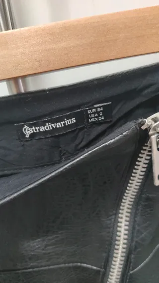 Falda Piel Stradivarius Talla XS