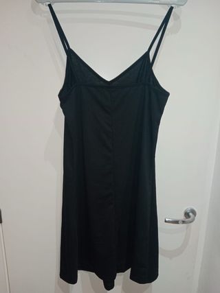 Vestido negro corto tirantes