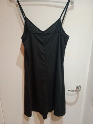 Vestido negro corto tirantes