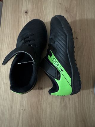 Botas de fútbol multitaco decatlón