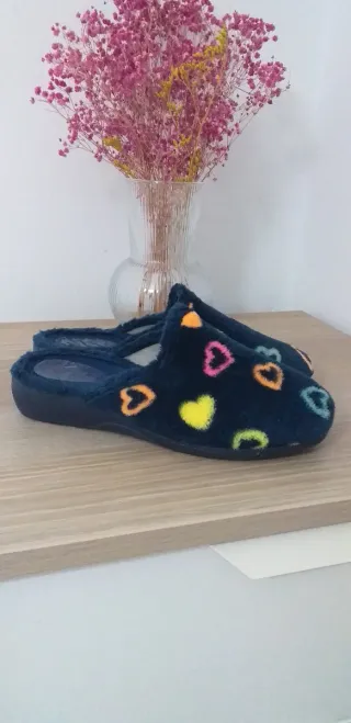 Zapatillas de casa con corazones
