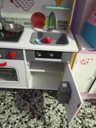 Cocinita de juguete con accesorios