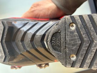 Conjunto Esquí Juvenil: Esquís, Botas y Casco