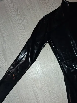 Catsuit de látex negro