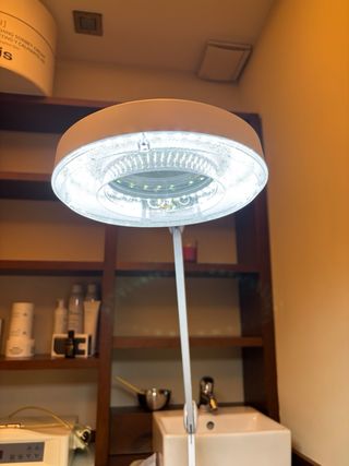 Lámpara LED con Lupa