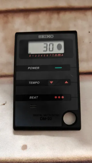 Metrónomo Digital Seiko DM-20 Ultra-fino