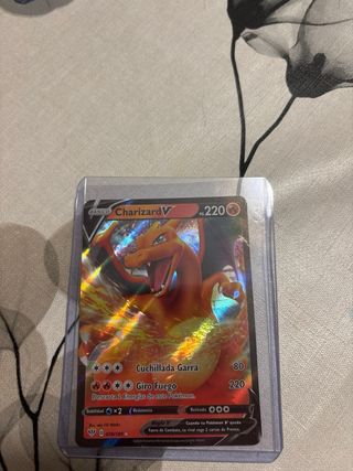 4 Cartas Pokémon Charizard VMAX y V