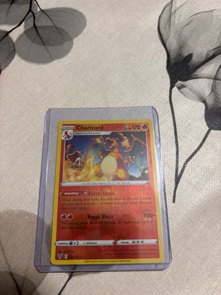 4 Cartas Pokémon Charizard VMAX y V