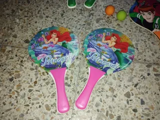 Palas de playa/piscina con personajes